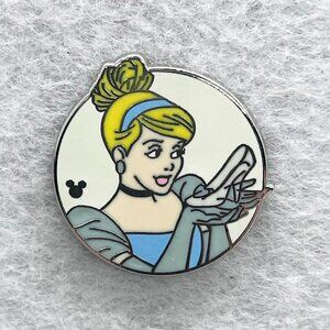 🔮 5/$25‎ Disney Princesses Cinderella Pin
